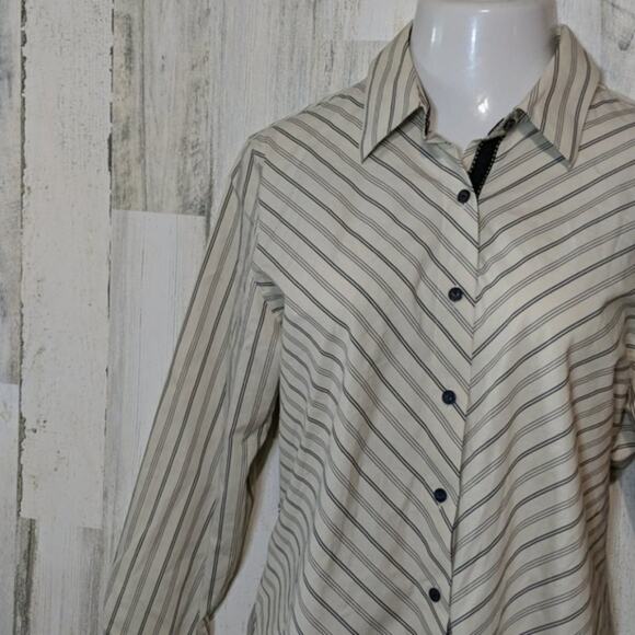 FOXCROFT Cream Pinstripe Button Up Career Top 16 Wrinkle Free - Picture 4 of 9